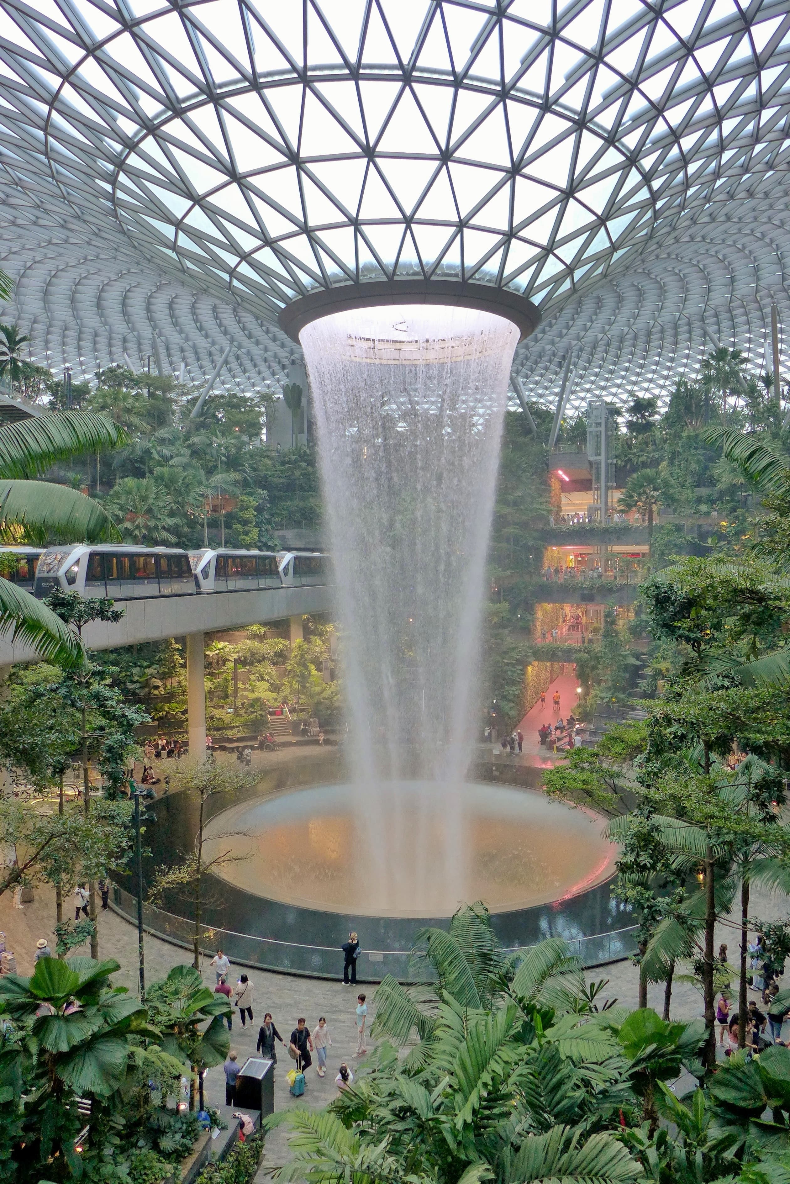 Rain Vortex inside Jewel Changi Airport, photographed by Bahnfrend in May 2024; an attraction view, not a vehicle pickup point